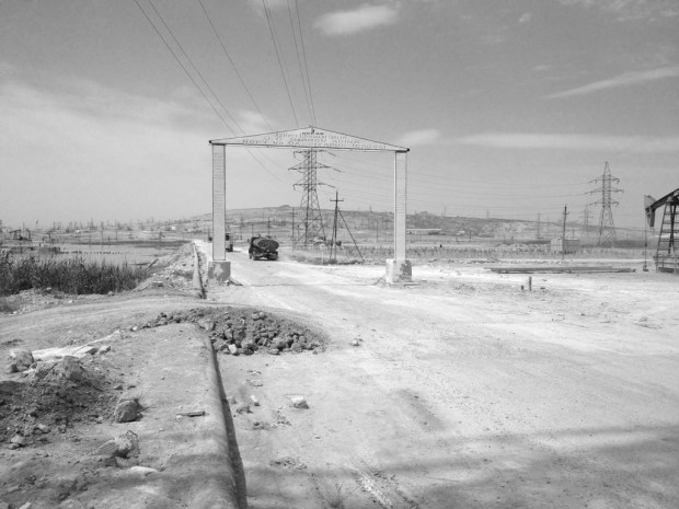 lokbatan-mud-volcano-in-distance