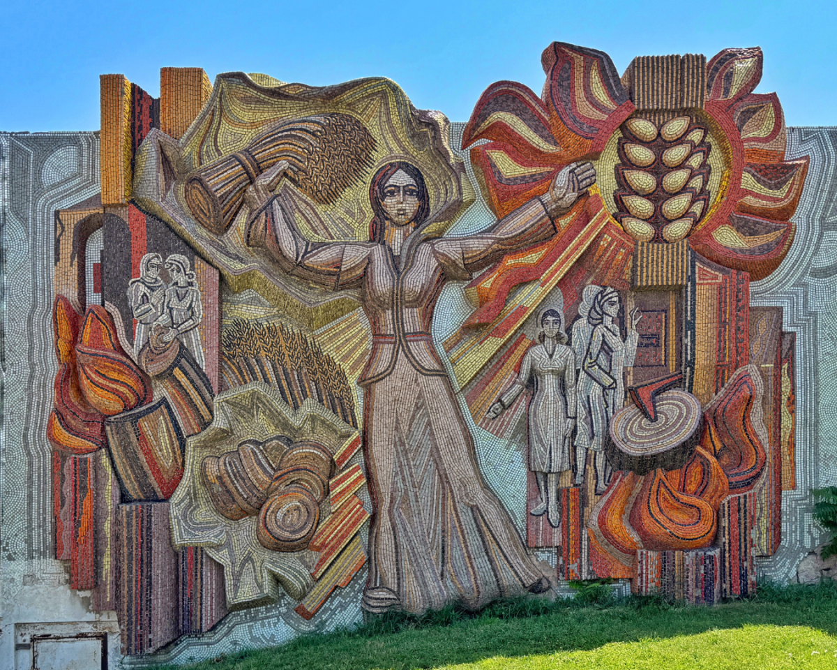 Soviet Mosaics of Baku: Art, Ideology, and Urban&nbsp;Memory