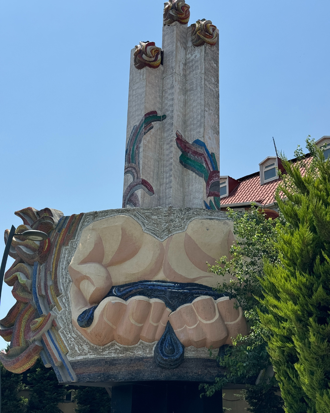 Soviet Mosaics dedicated to oil workers, 'Hands of Workers' in Bayil. Mosaics artists; Sirus Mirzəzadə, Rəşid Heydərzadə,Arif Ələsgərov, Elxan Tahirov. 1978.