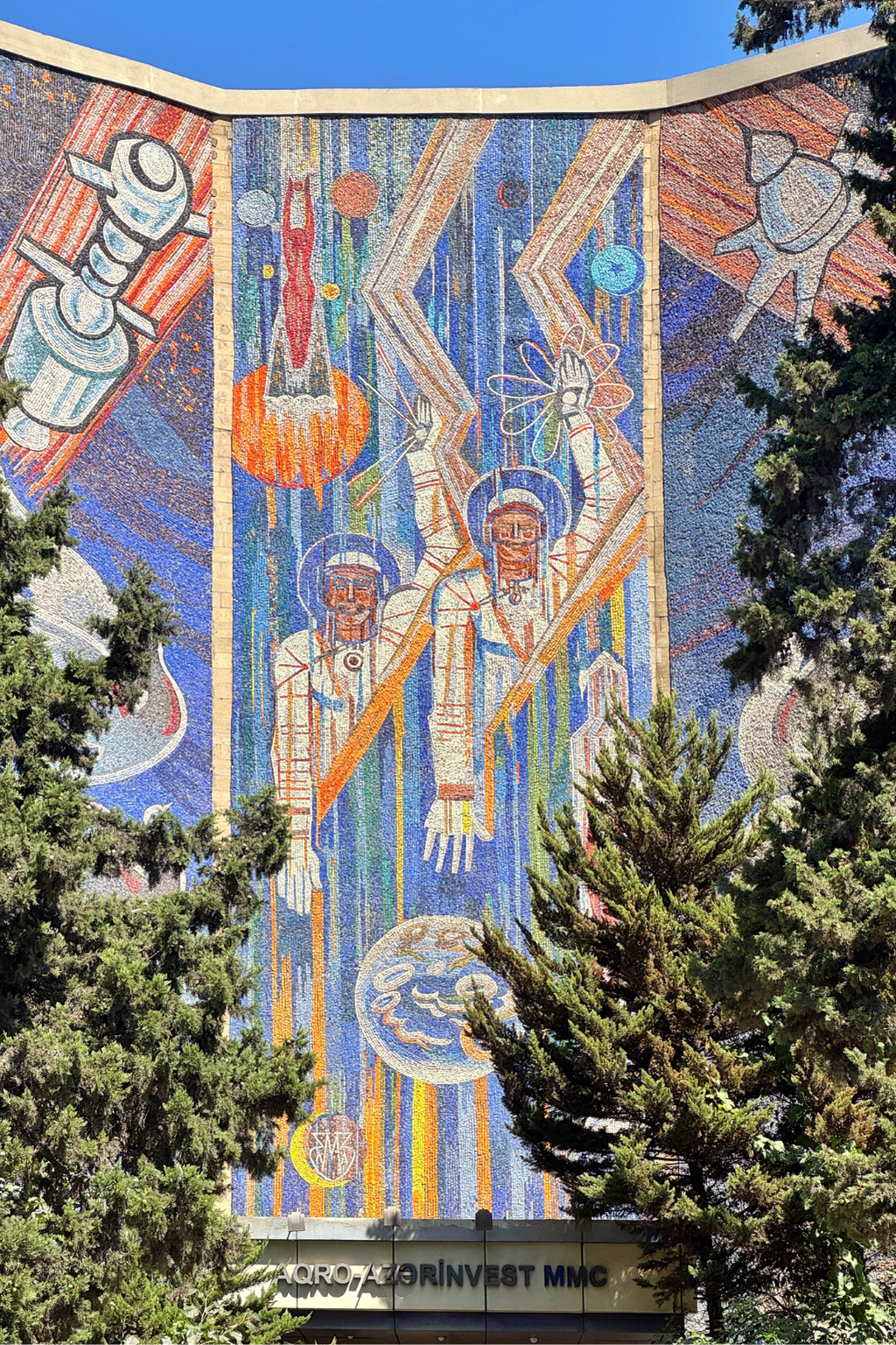 "Kosmos" mozaikası. Müəllif/Rəssam: Elmas Hüseynov