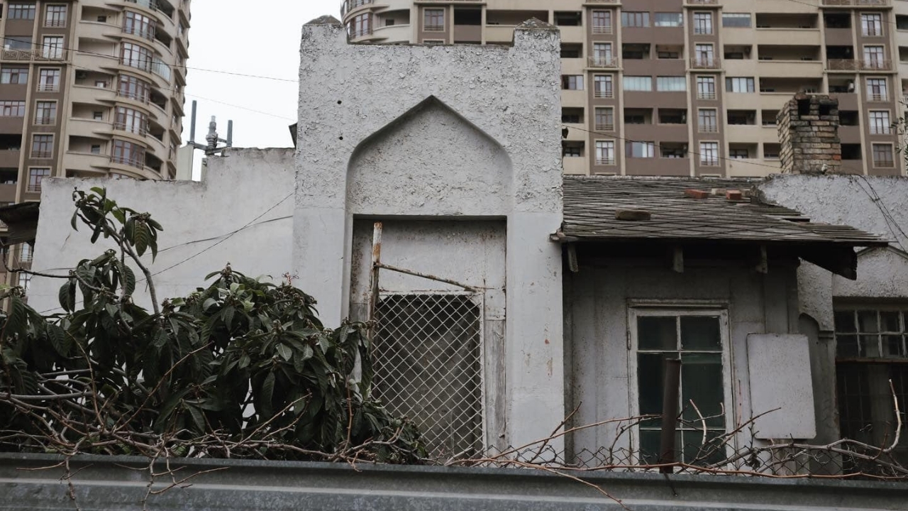 Decaying 'Amerikanka' House in Baku. Photo Farida Ziyadova